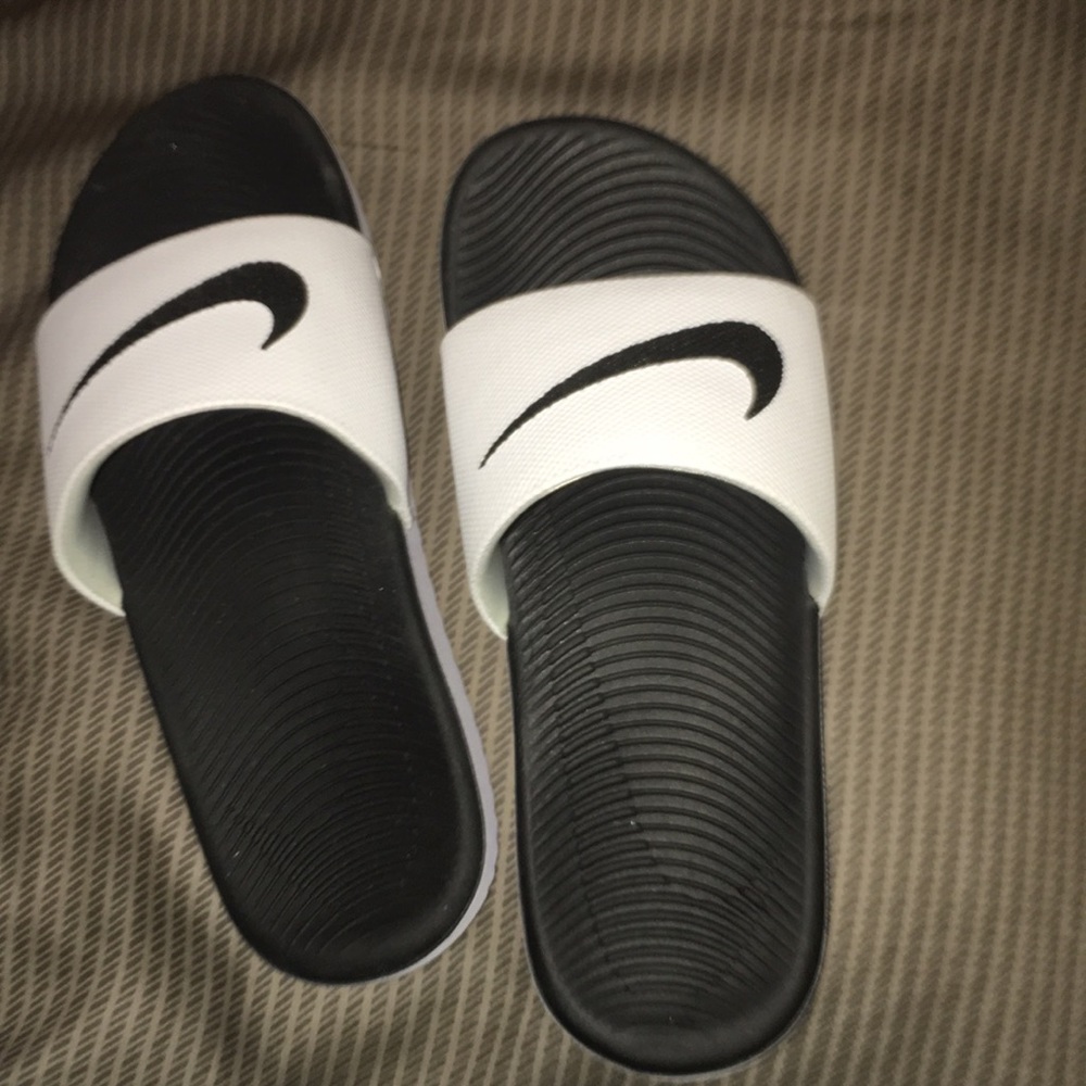 Nike youth slides sz 5Y // women’s sz 7